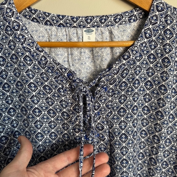 Old Navy Women's Aztec Print Short Sleeve Lace-Up-Yoke V-Neck Tunic Top Blue XL - Picture 3 of 13
